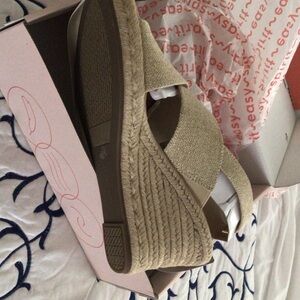 Easy Spirit Tan Wedge Sandals Ariane
